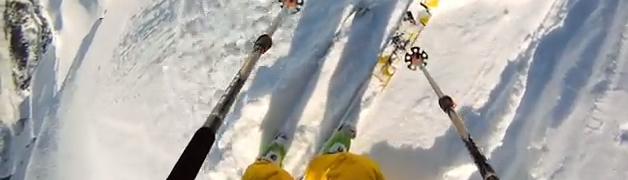 Une avalanche filmée de face par des skieurs jumpers 2