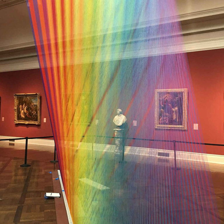 L’artiste Dawe créé un superbe dégradé arc-en-ciel