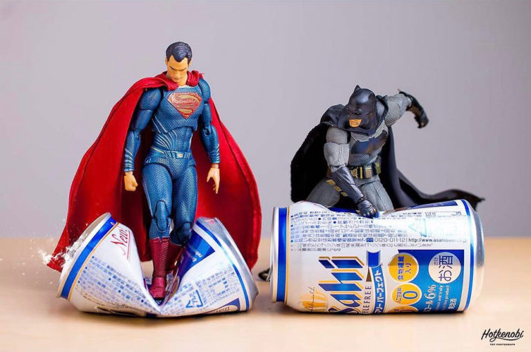 Photographies : Des figurines de super-héros en action