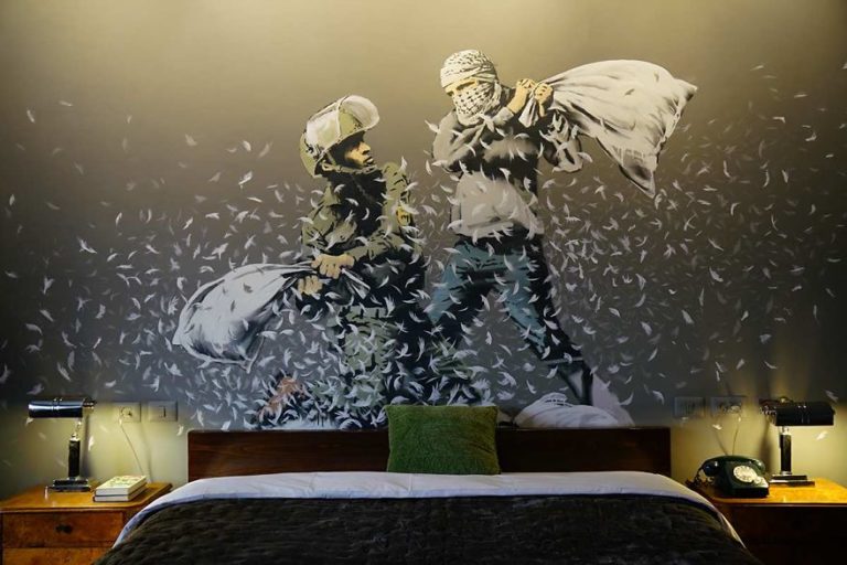 BANKSY Décore le Walled Off Hotel