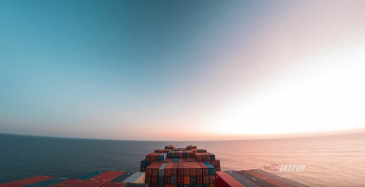 Timelapse : Un cargo navigue 30 jours à travers les Océans 1