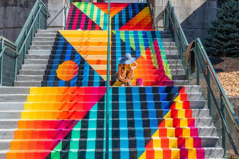 Superbe street art d’escalier à Baltimore