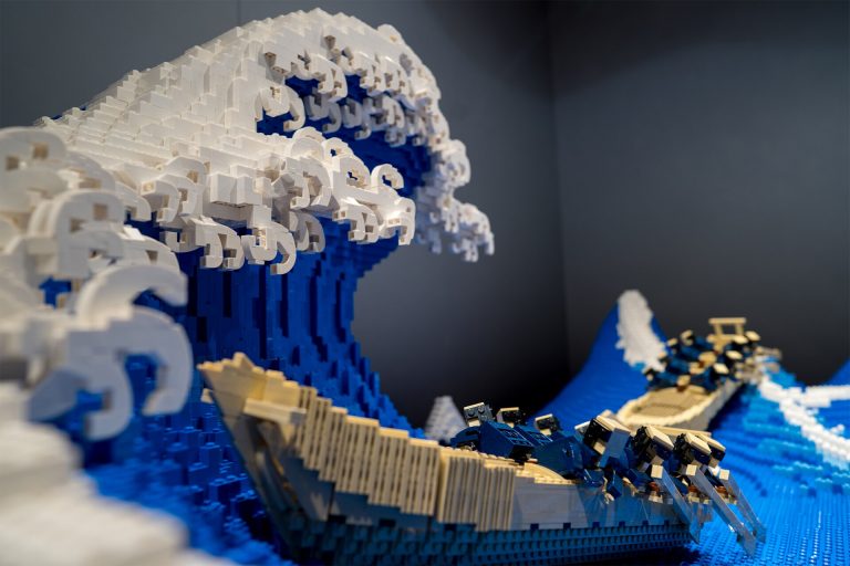 « La Grande Vague » de Kanagawa recréée en LEGO