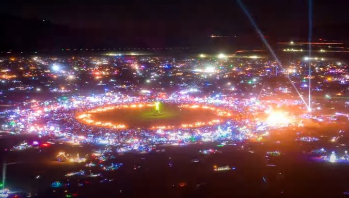 Burning Man 2022 : des jeux de lumières magnifiques 1