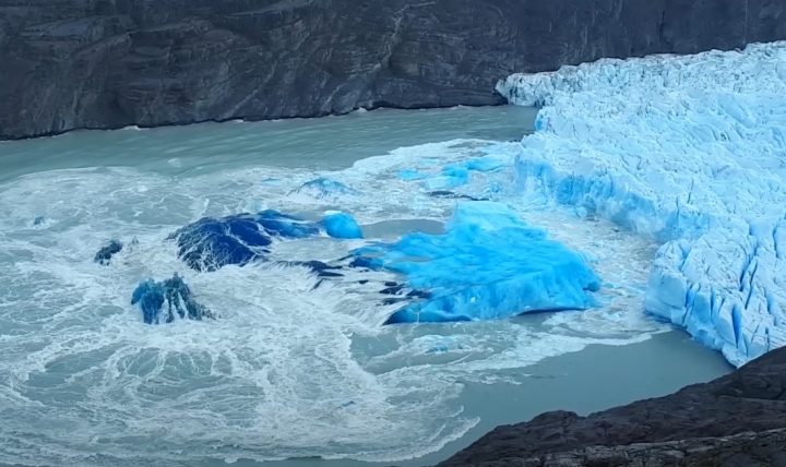 Le plus gros carving de glacier de 2022 1