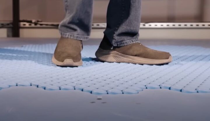 HoloTile Floor : le sol dynamique pour la VR de Disney 1